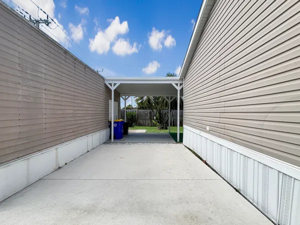$2,500 | 7568 Southeast Swan Avenue, Hobe Sound, FL 33455