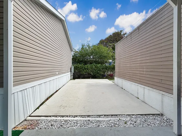 $2,500 | 7568 Southeast Swan Avenue, Hobe Sound, FL 33455