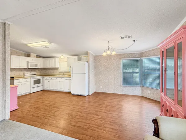 $2,500 | 7568 Southeast Swan Avenue, Hobe Sound, FL 33455