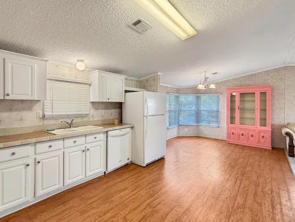 $2,500 | 7568 Southeast Swan Avenue, Hobe Sound, FL 33455