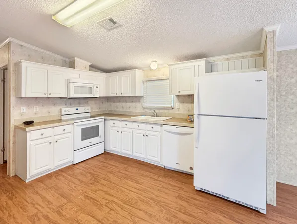 $2,500 | 7568 Southeast Swan Avenue, Hobe Sound, FL 33455