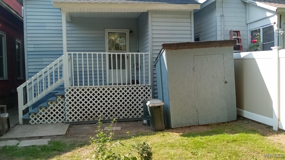 90 Allen Street Lockport City, NY 14094 - Photo 4 of 27