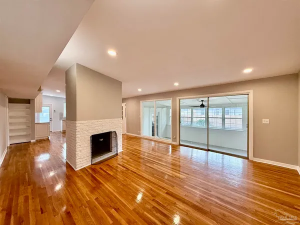 $2,850 | 205 Fairpoint Drive, Gulf Breeze, FL 32561