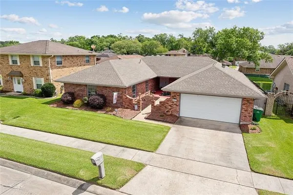 $289,900 | 4005 Hillcrest Drive, Marrero, LA 70072