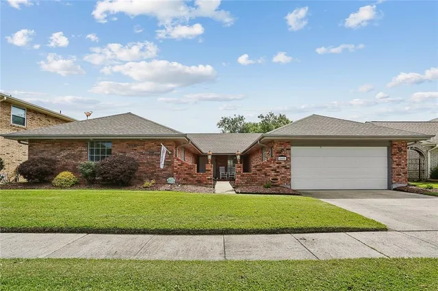 $289,900 | 4005 Hillcrest Drive, Marrero, LA 70072