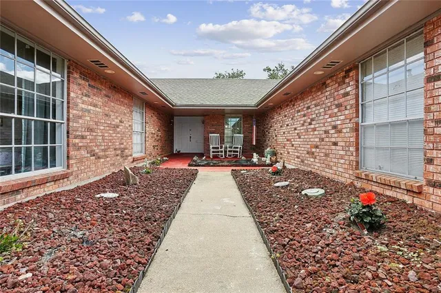 $289,900 | 4005 Hillcrest Drive, Marrero, LA 70072