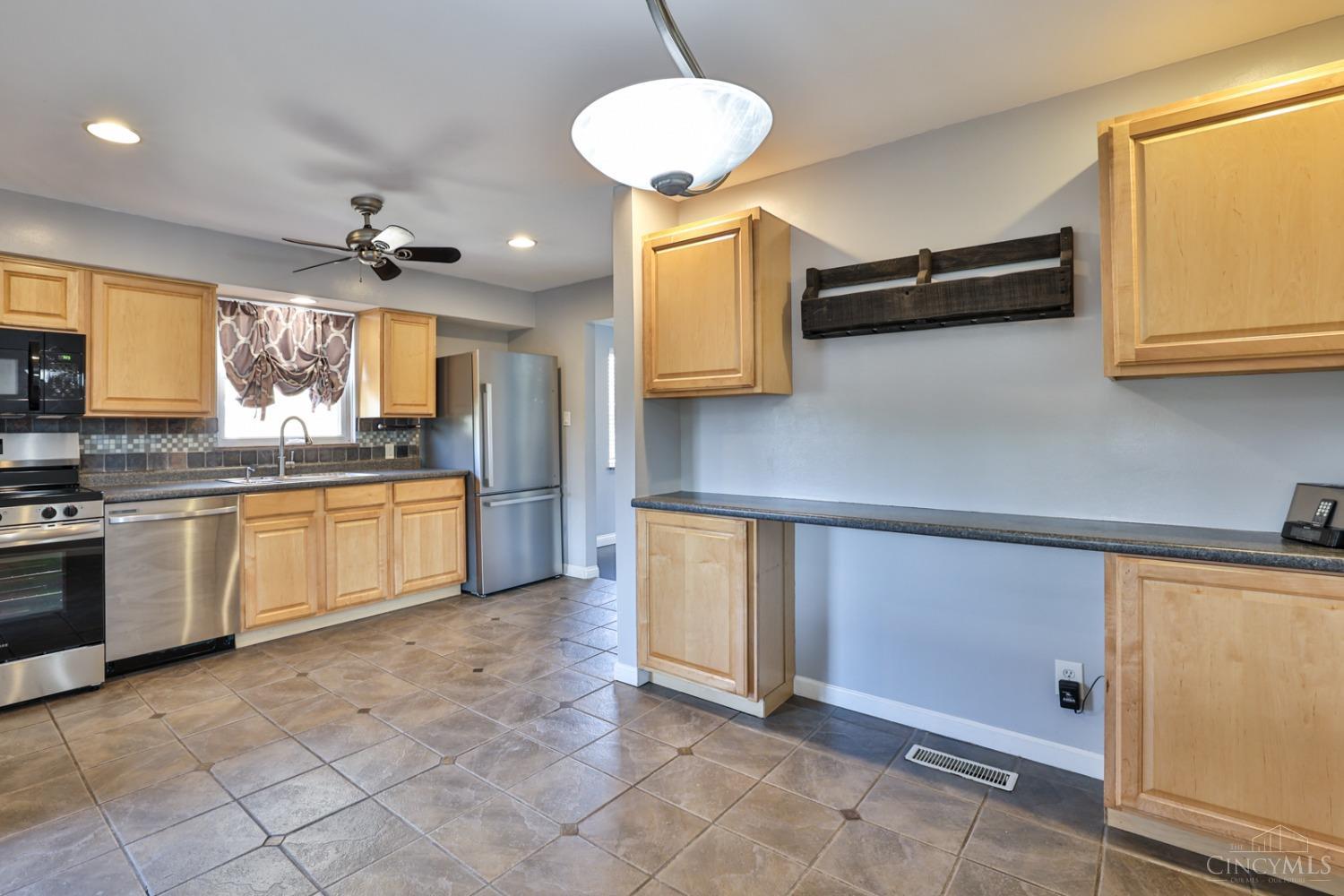 549 Rentz Place Cincinnati, OH 45238 - Photo 10 of 32
