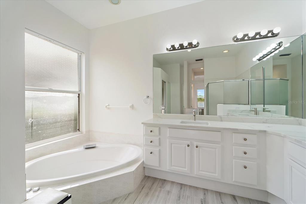 6585 Waters Edge Way Lakewood Ranch, FL 34202 - Photo 21 of 56
