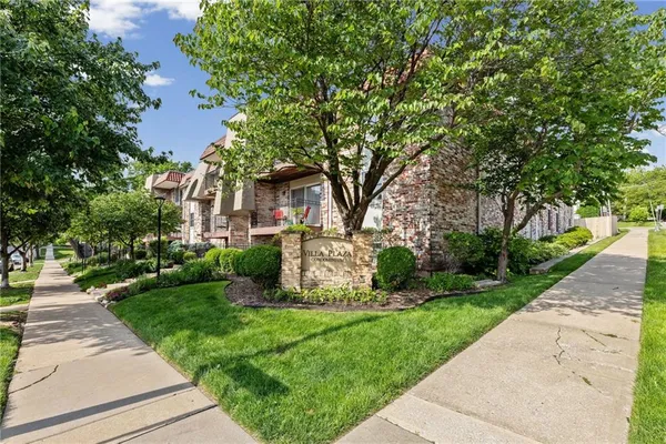 $195,000 | 5006 Baltimore Avenue, Unit 103, Kansas City, MO 64112