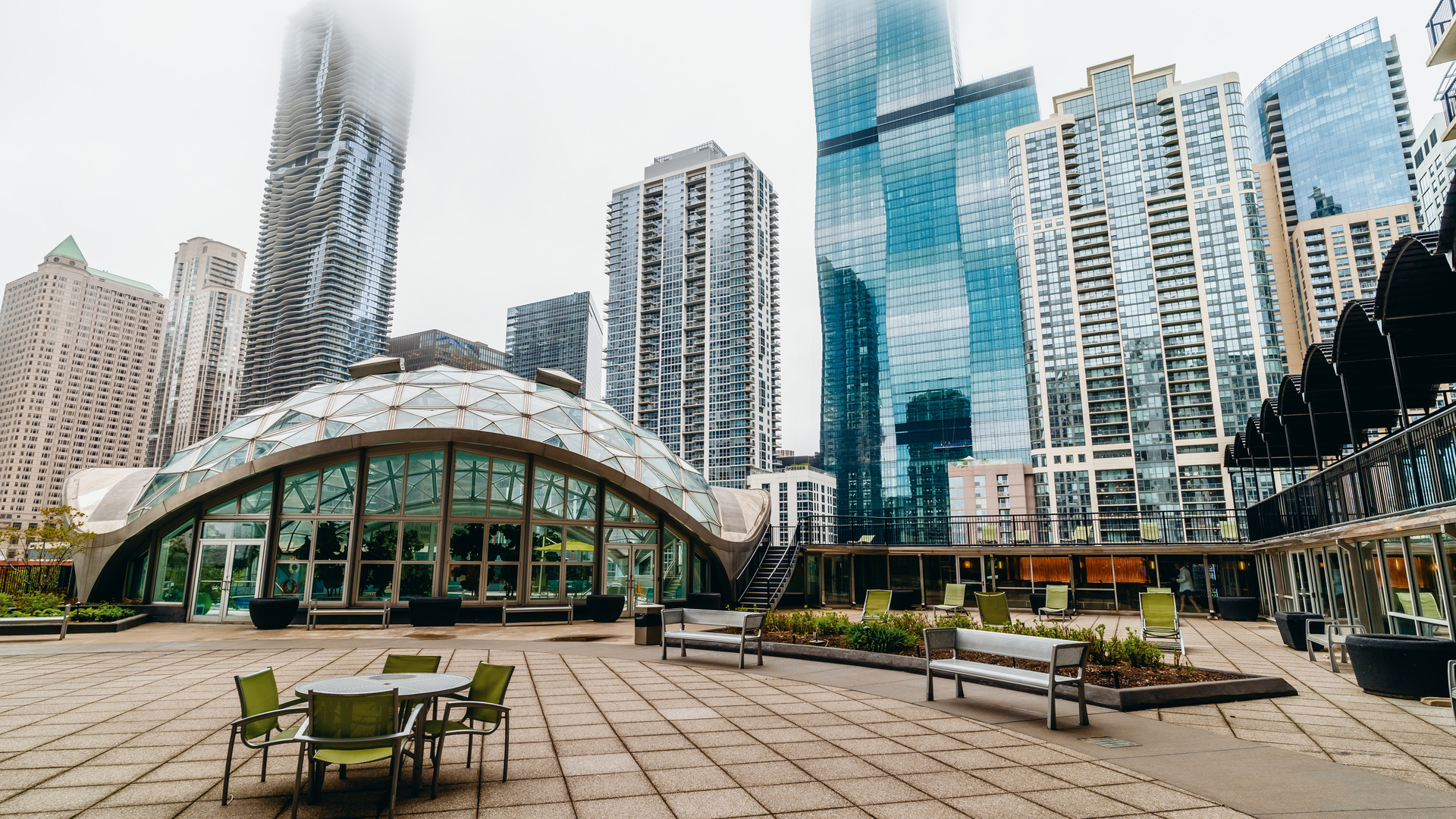400 East Randolph Street, Unit 3915 Chicago, IL 60601 - Photo 12 of 16 a view of a building with sitting area