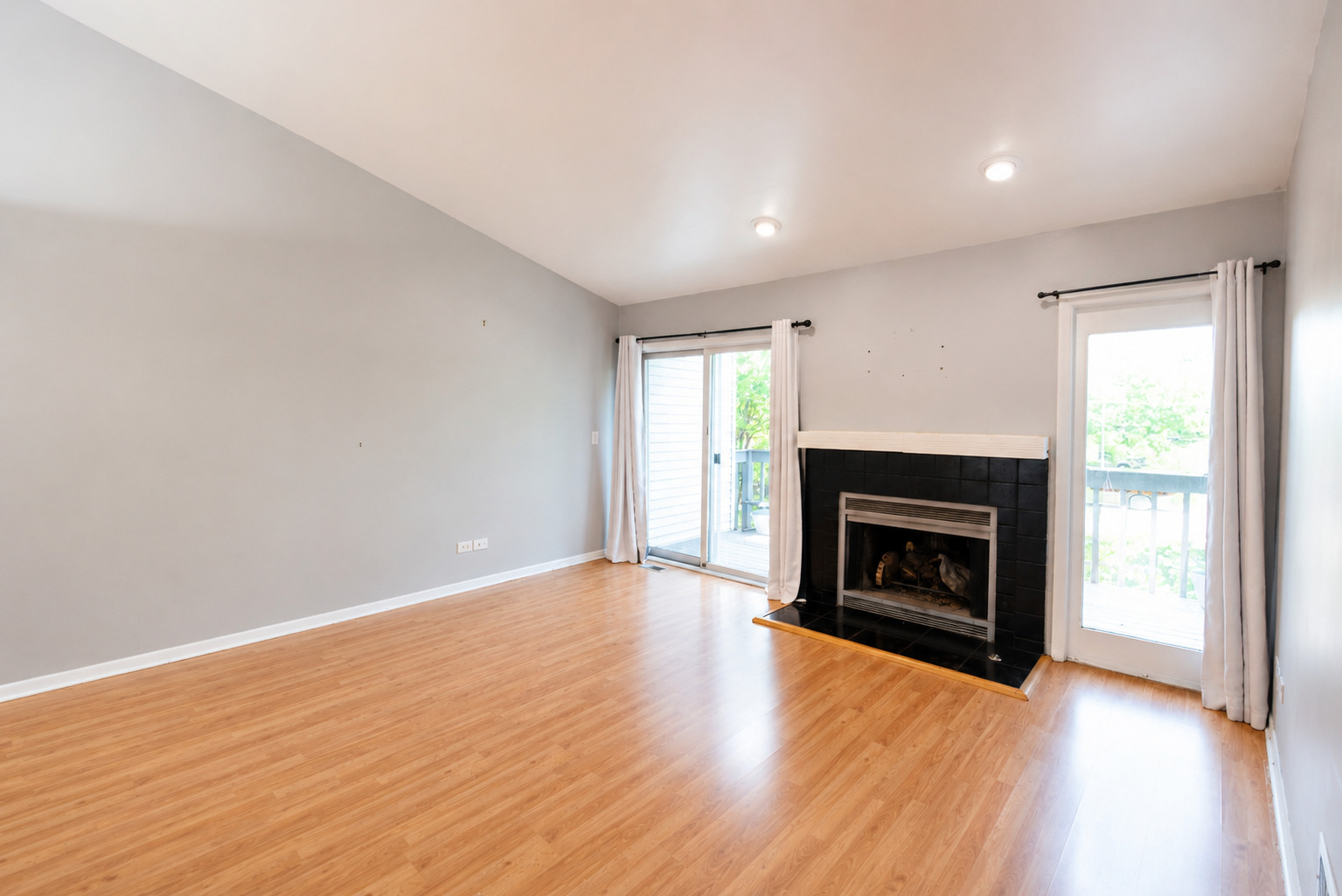 812 Maple Lane Wheeling, IL 60090 - Photo 6 of 18 Gallery Image 6