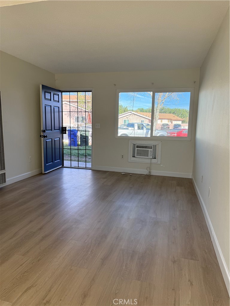 558 South Benjamin Street Rialto, CA 92376 - Photo 7 of 25