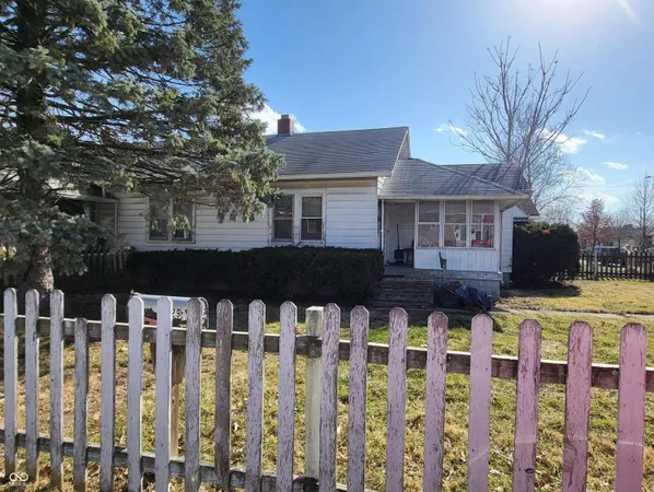 $950 | 1329 North Gladstone Avenue, Indianapolis, IN 46201