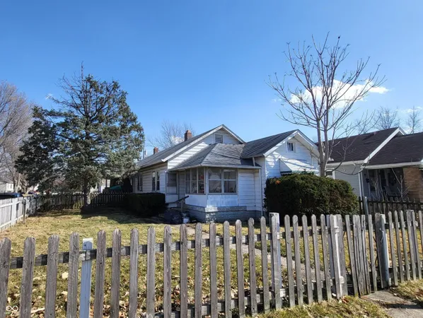 $950 | 1329 North Gladstone Avenue, Indianapolis, IN 46201