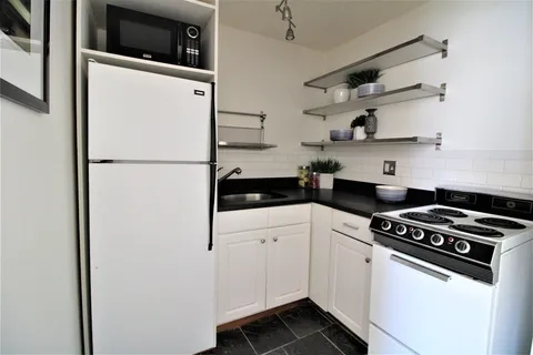 $2,400 | 32 Winchester Street, Unit 8, Brookline, MA 02446