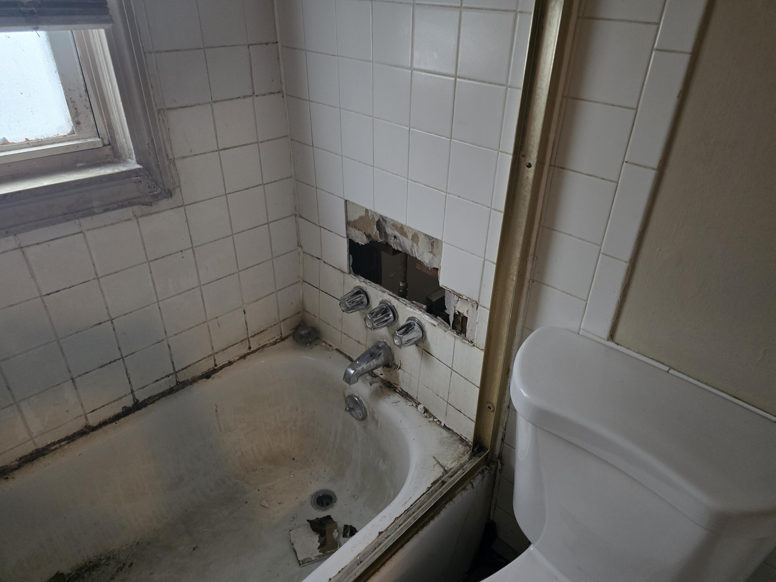 21706 Rausch Avenue Eastpointe, MI 48021 - Photo 8 of 14 20241119_145839