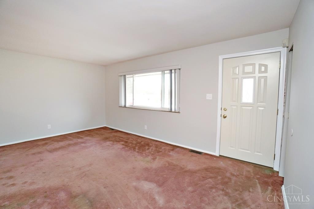 2253 Compton Road Cincinnati, OH 45231 - Photo 3 of 27 Gallery Image 3