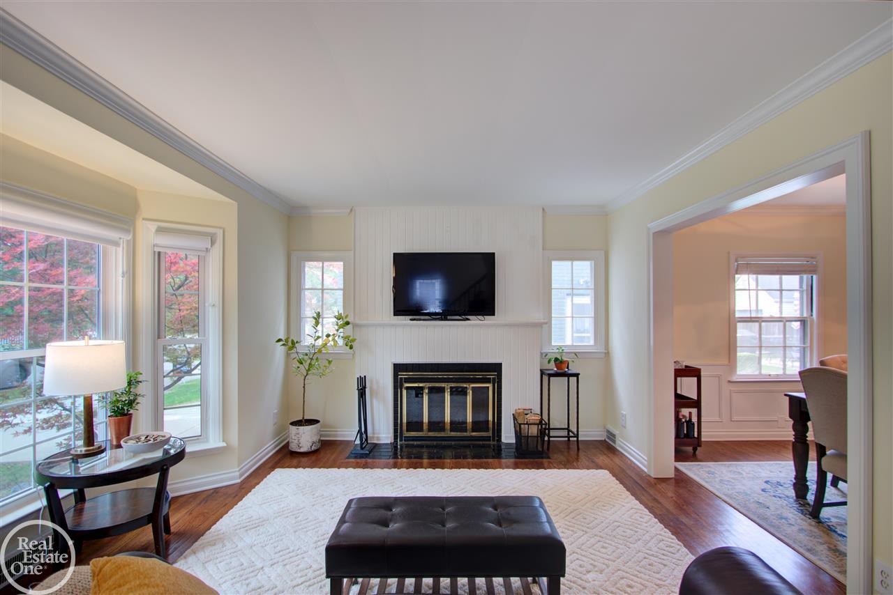428 Lothrop Road Grosse Pointe, MI 48236 - Photo 15 of 41 31363970-14.JPG