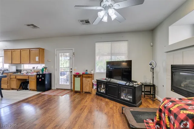 $3,195 | 1048 Painted Daisy Avenue, Henderson, NV 89014