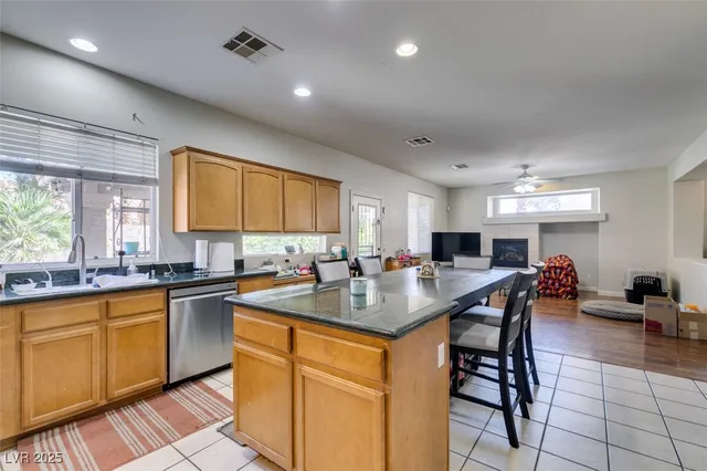 $3,195 | 1048 Painted Daisy Avenue, Henderson, NV 89014