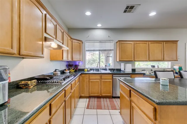 $3,195 | 1048 Painted Daisy Avenue, Henderson, NV 89014