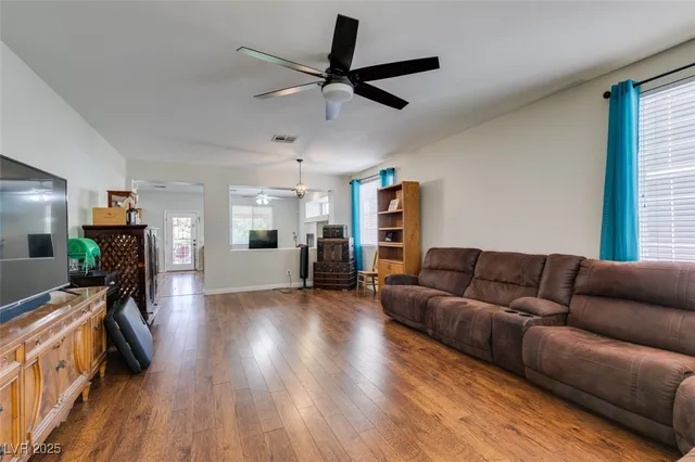 $3,195 | 1048 Painted Daisy Avenue, Henderson, NV 89014