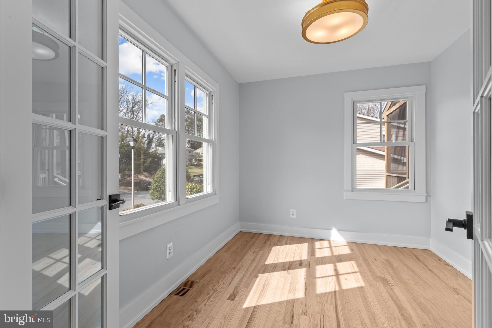 308 Halsey Road Annapolis, MD 21401 - Photo 5 of 46