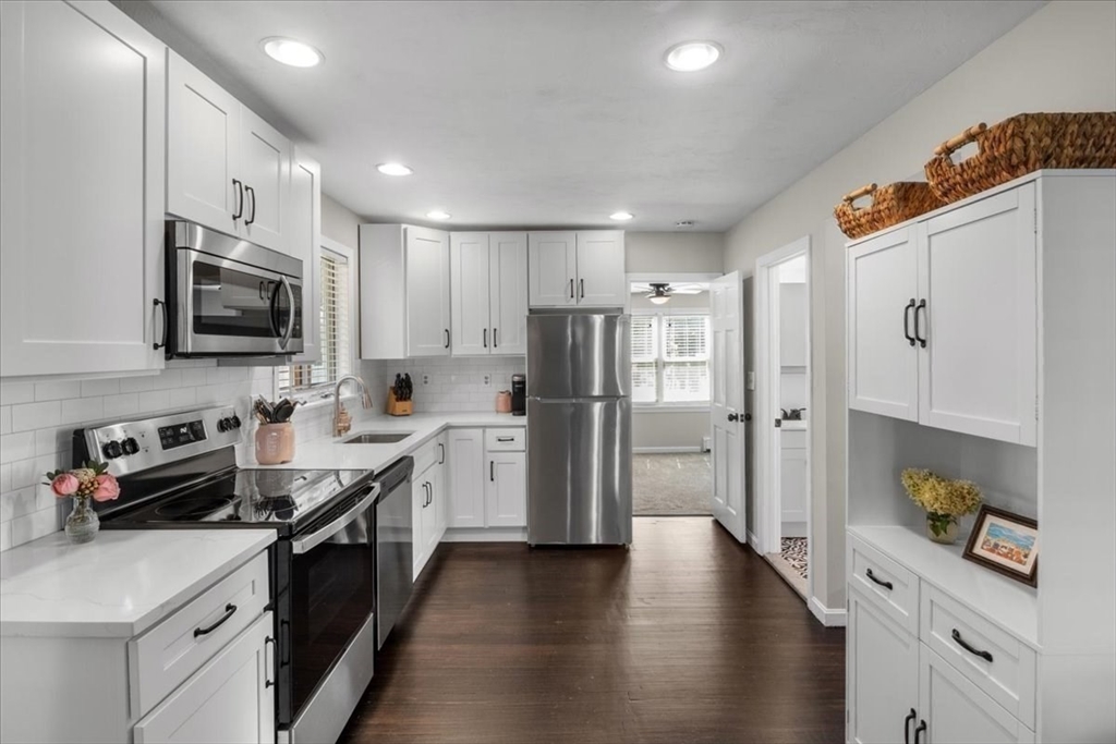 41 Arlington Road Dedham, MA 02026 - Photo 3 of 24 Gallery Image 3