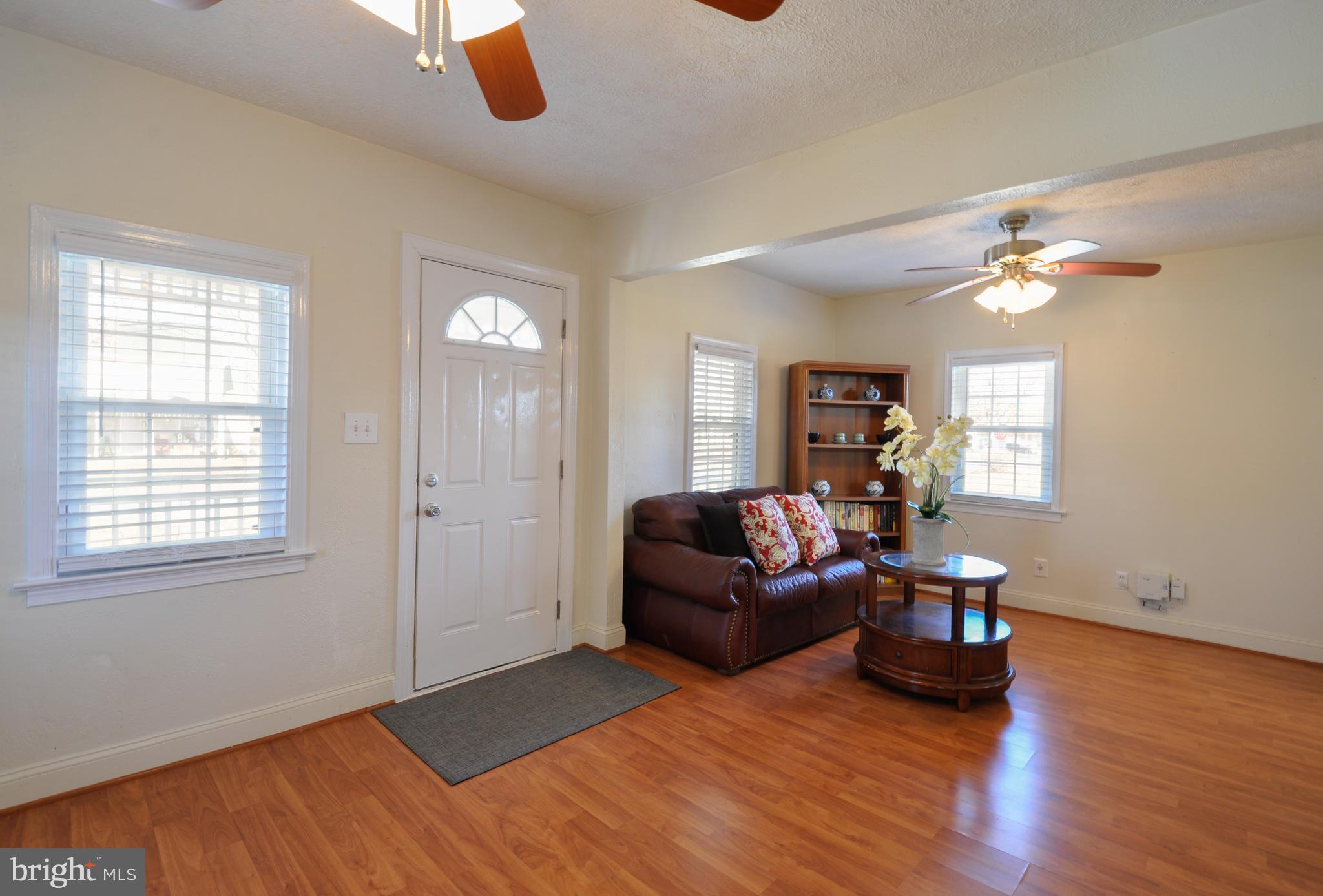 401 Musselman Road Fredericksburg, VA 22405 - Photo 11 of 39 LIVING ROOM