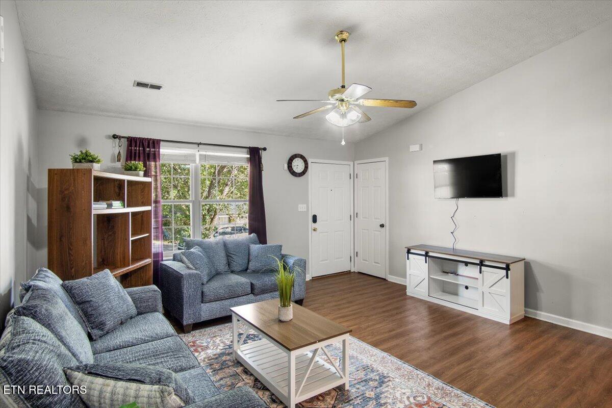 7438 Lyle Bend Lane Knoxville, TN 37918 - Photo 3 of 24 05-Living Room