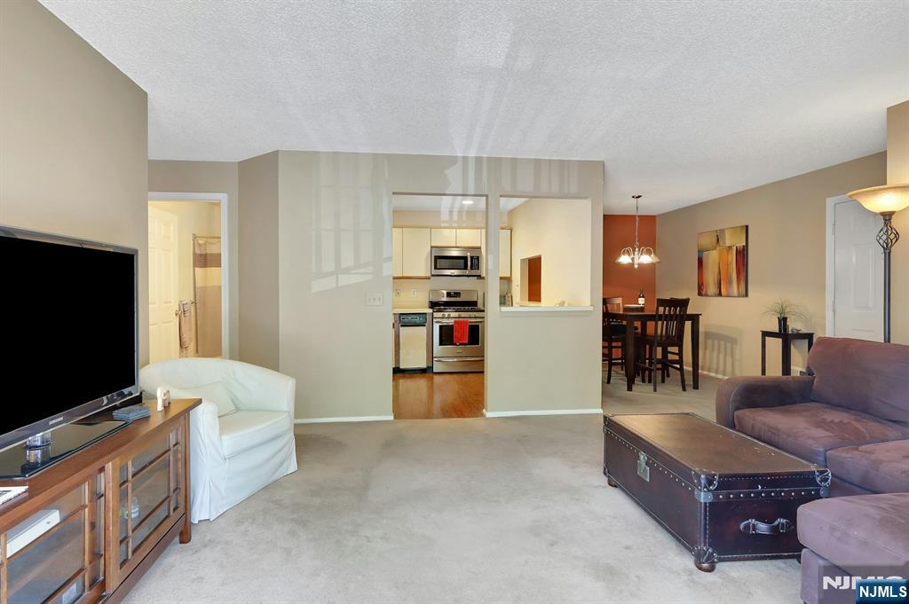 601 Lilac Lane Mahwah, NJ 07430 - Photo 16 of 30