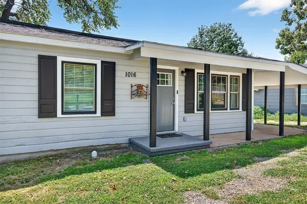$1,600 | 1016 West Hanna Street, Denison, TX 75020
