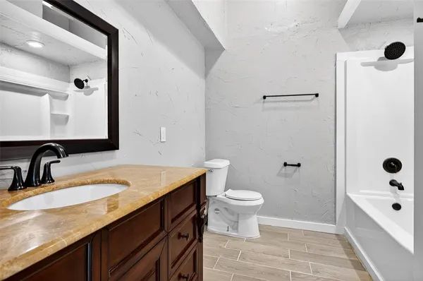 $1,600 | 1016 West Hanna Street, Denison, TX 75020
