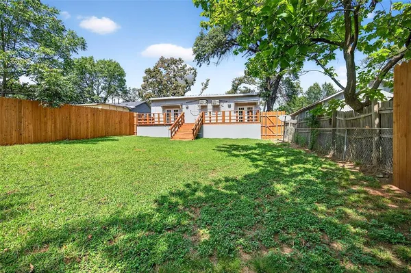 $1,600 | 1016 West Hanna Street, Denison, TX 75020