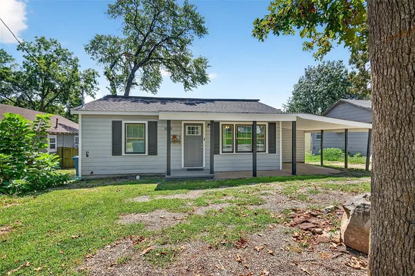 $1,600 | 1016 West Hanna Street, Denison, TX 75020