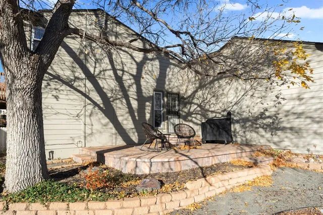 a house view with a backyard space