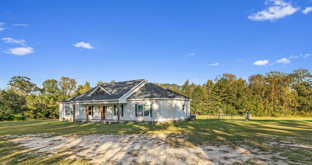 1311 Faulk Road Dothan, AL 36301 - Photo 3 of 61 Freshly painted & new roof