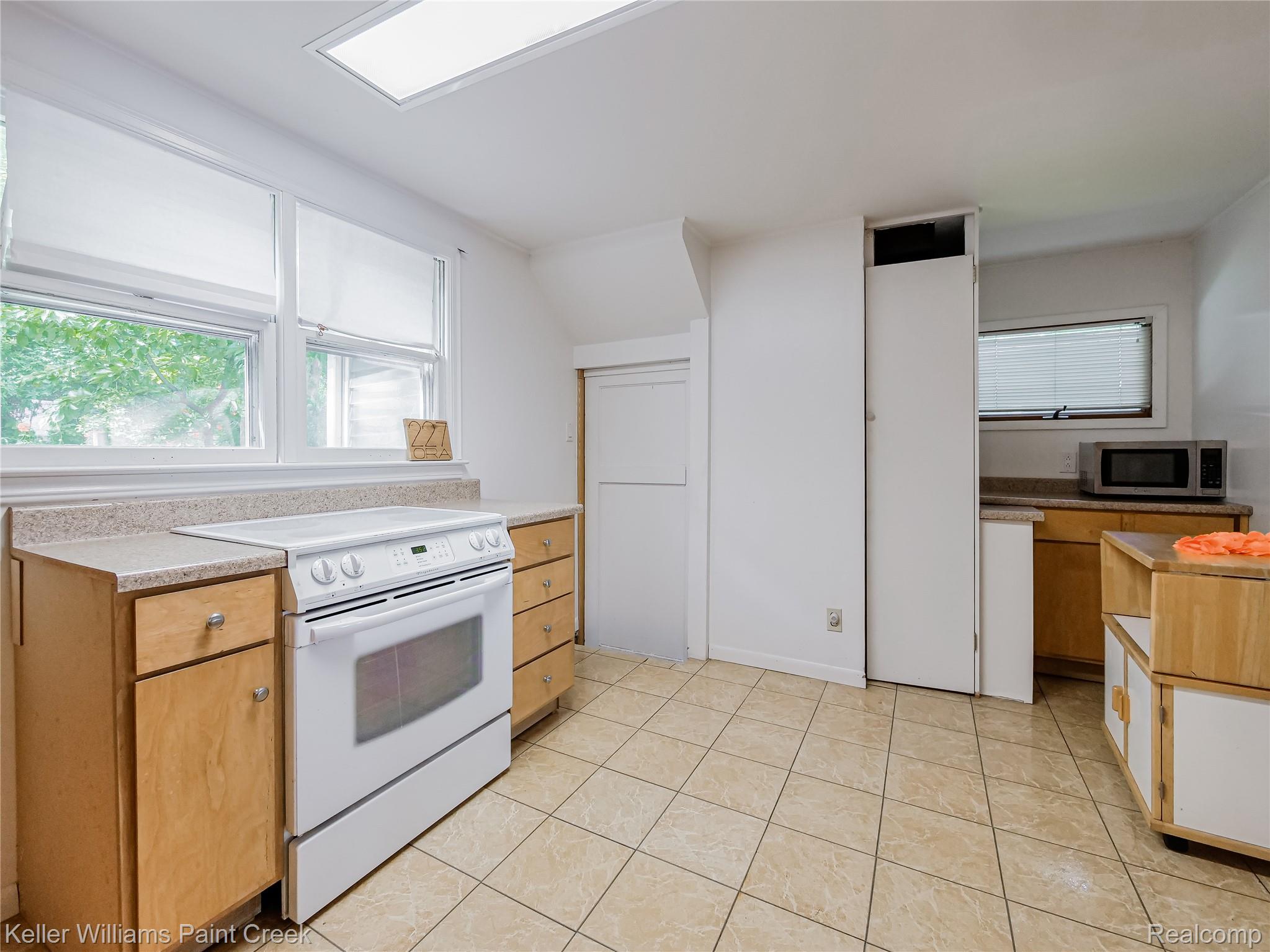 227 Ora Road Oxford, MI 48371 - Photo 22 of 60 Kitchen