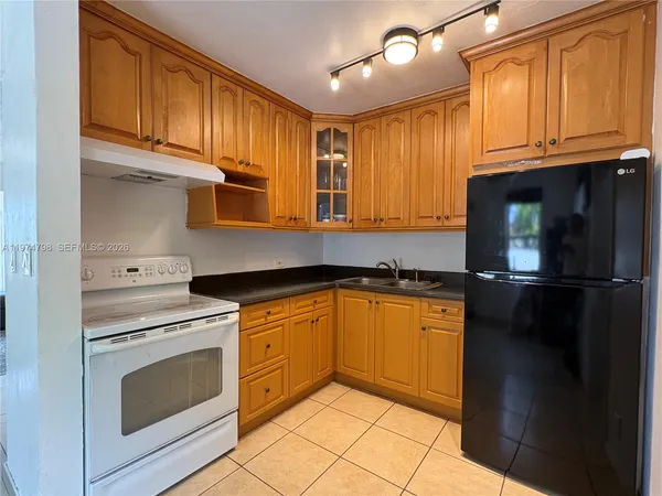 $569,000 | 204 Southwest 7th Avenue, Hallandale Beach, FL 33009