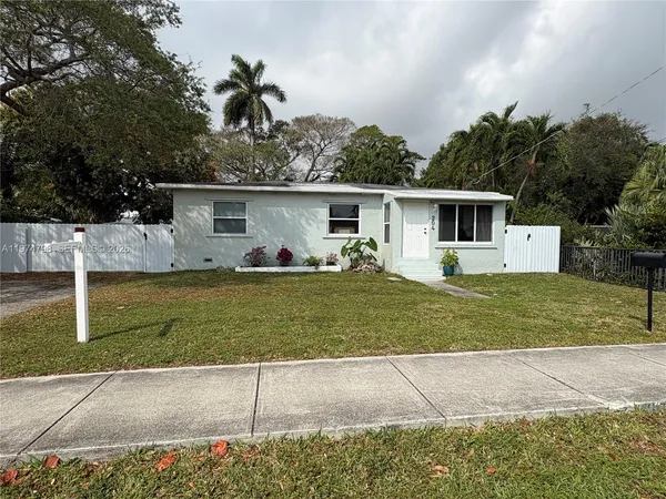 $569,000 | 204 Southwest 7th Avenue, Hallandale Beach, FL 33009