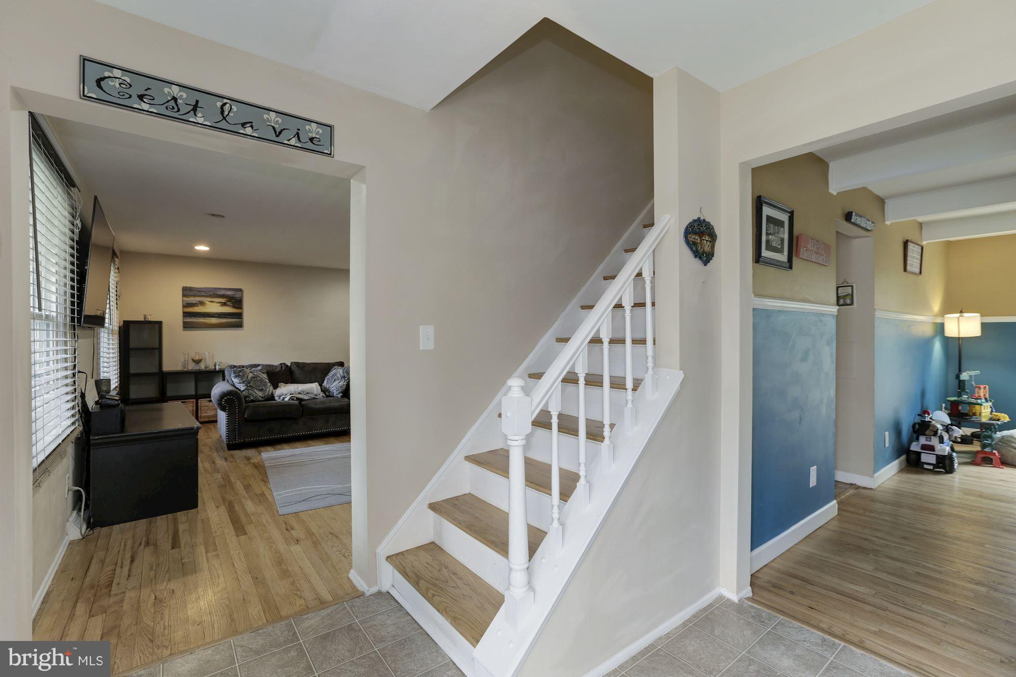 5249 Eliots Oak Road Columbia, MD 21044 - Photo 3 of 30 Foyer w/Power Room & Large Coat Closet