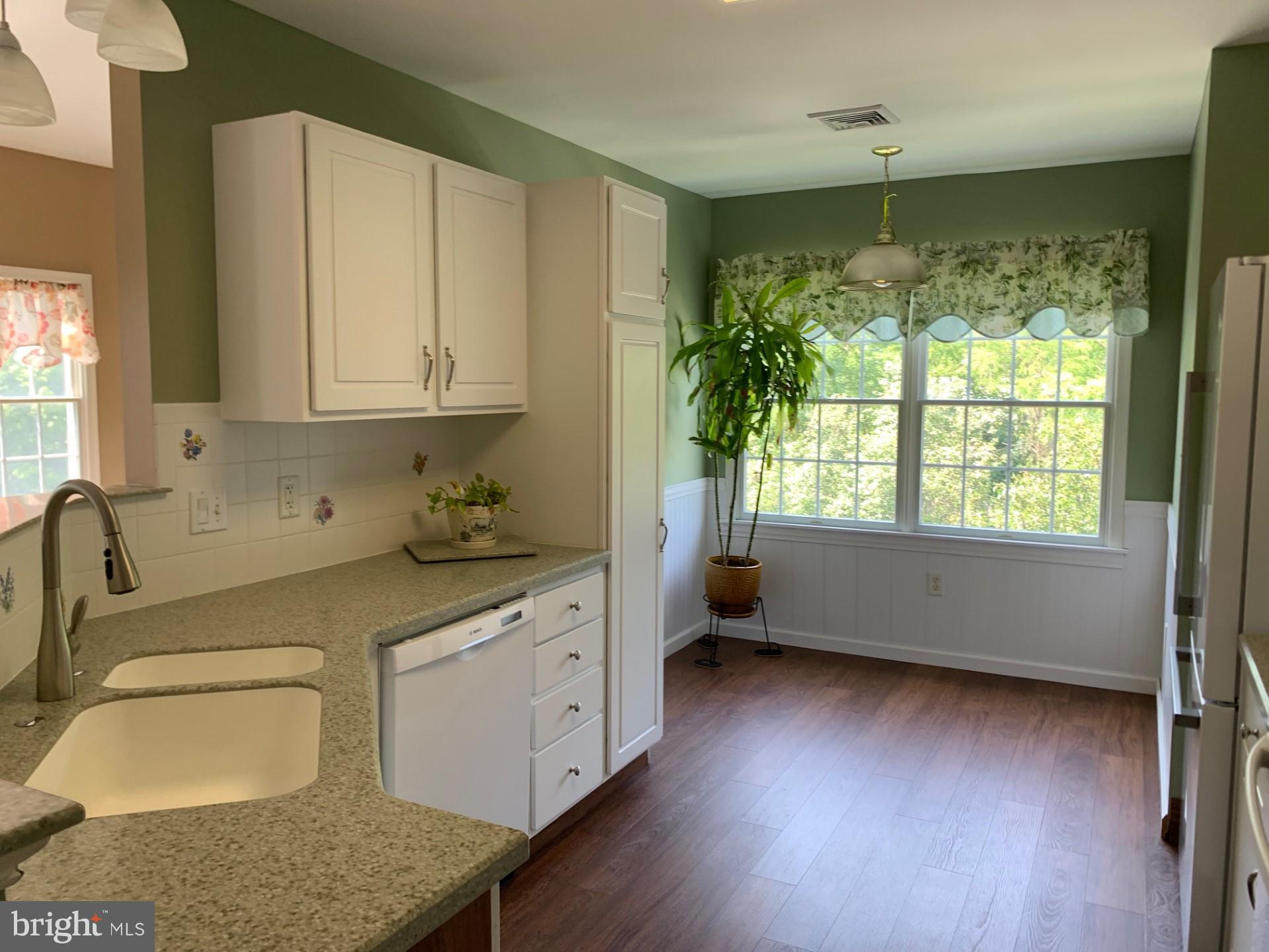4639 Deer Path Road Harrisburg, PA 17110 - Photo 12 of 33 Kitchen & breakfast nook