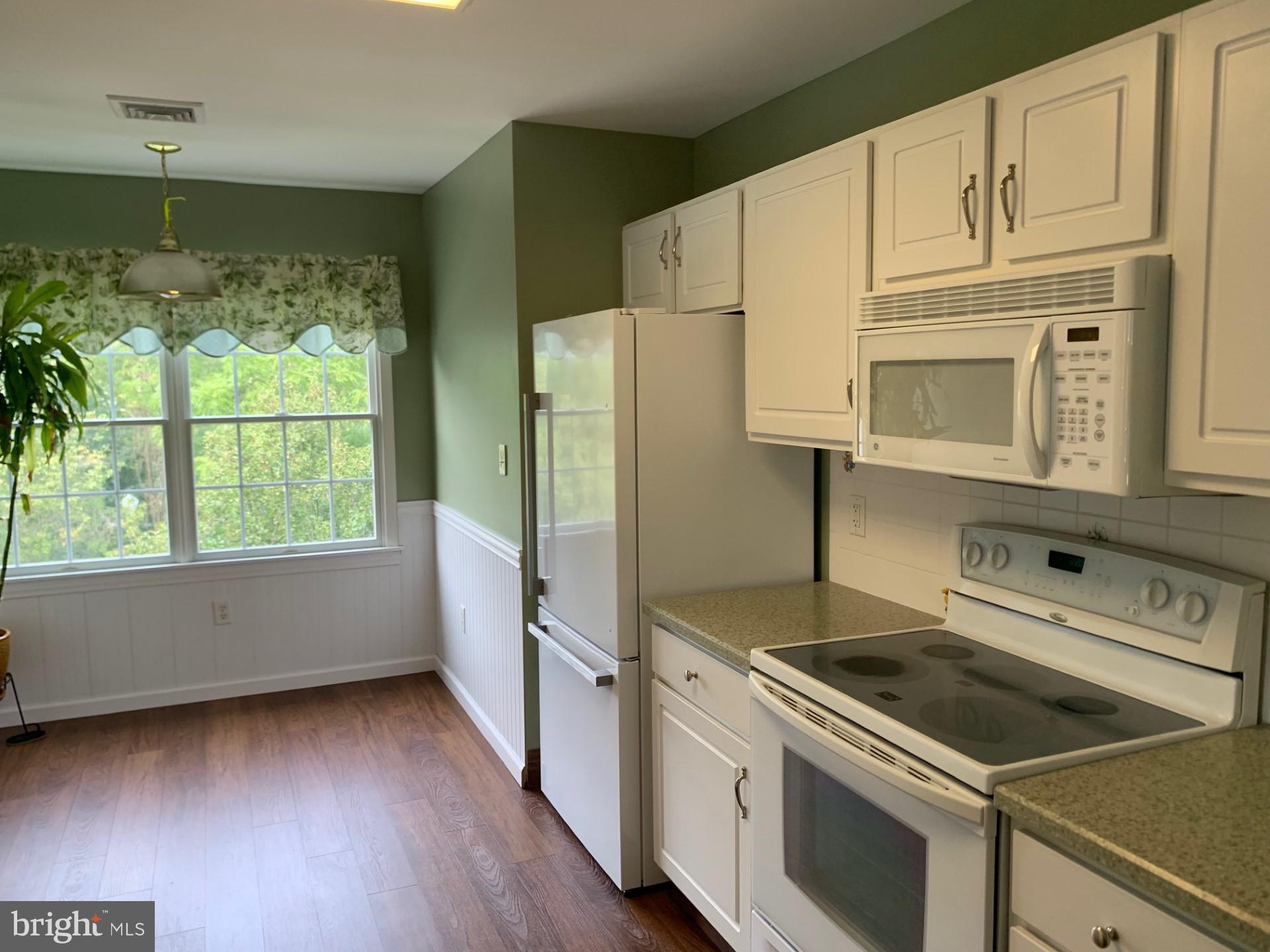 4639 Deer Path Road Harrisburg, PA 17110 - Photo 13 of 33 Kitchen