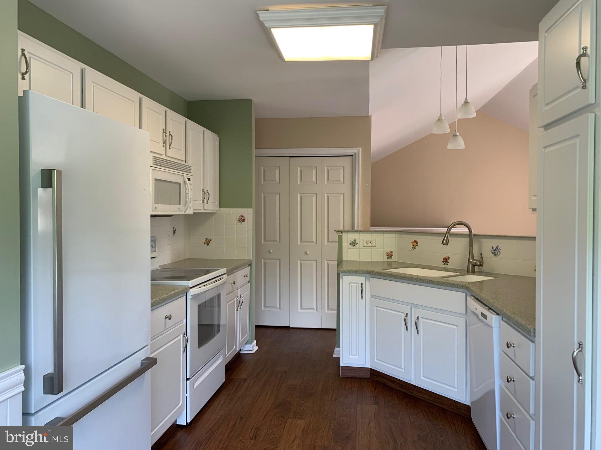 4639 Deer Path Road Harrisburg, PA 17110 - Photo 14 of 33 Kitchen