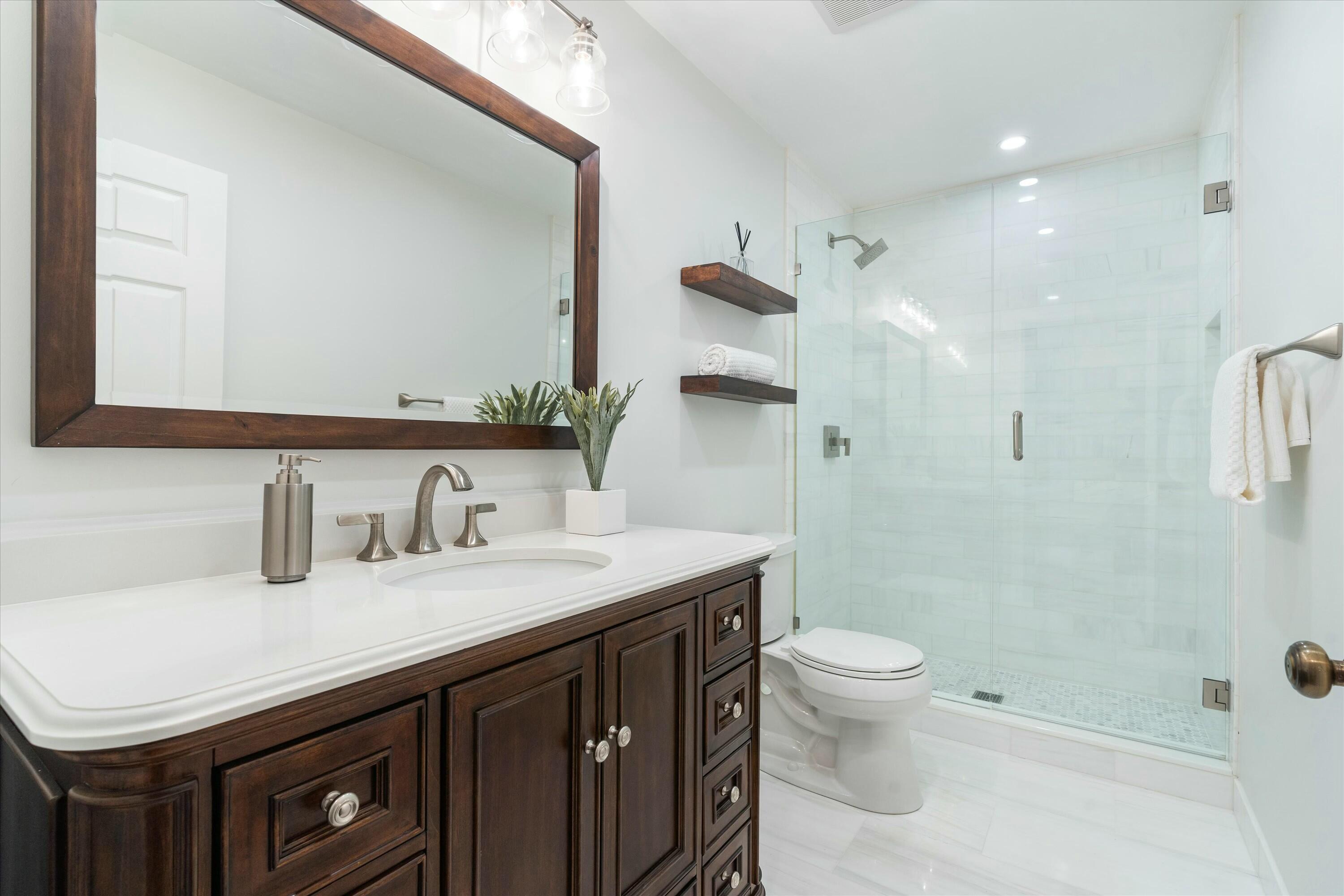 778 St Albans Drive Boca Raton, FL 33486 - Photo 19 of 29 Guest Bathroom