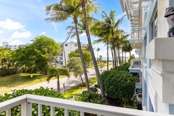 $1,359,000 | 701 Southeast 21st Avenue, Unit 201, Deerfield Beach, FL 33441
