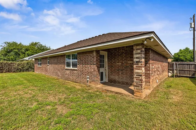 $247,900 | 1005 Hooks Street, Lacy-Lakeview, TX 76705
