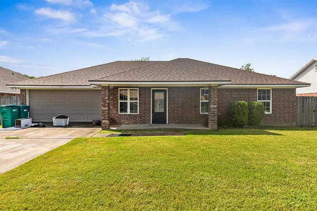 $247,900 | 1005 Hooks Street, Lacy-Lakeview, TX 76705