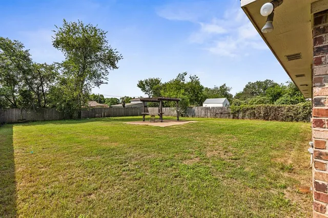 $247,900 | 1005 Hooks Street, Lacy-Lakeview, TX 76705