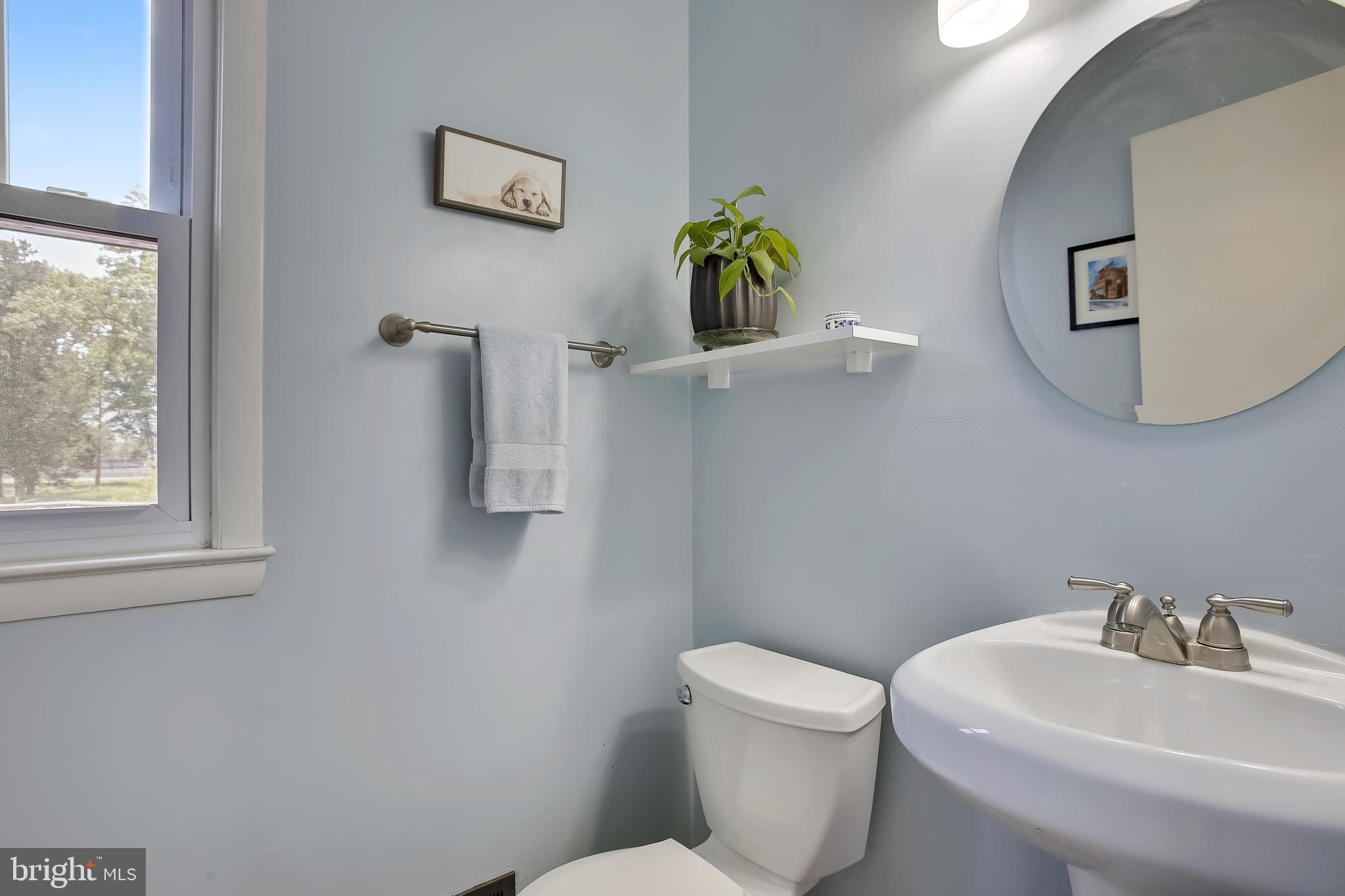 6529 Deepford Street Springfield, VA 22150 - Photo 14 of 41 Powder Room